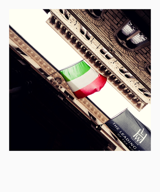 Green White Red against the Sky - ID 006204