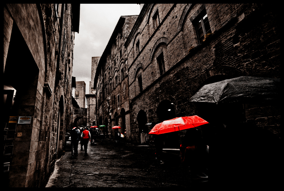 Red and Other Umbrellas - ID 006251