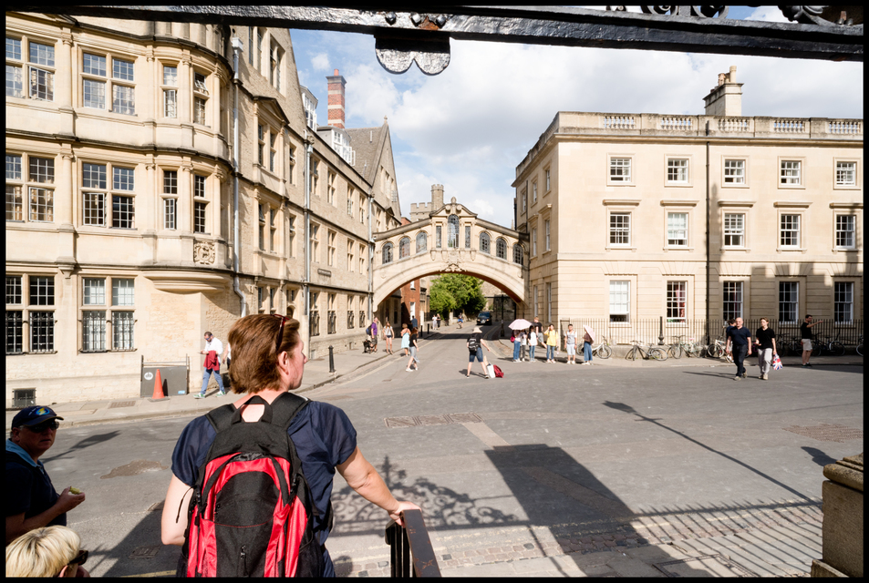 Leaving Oxford University - ID 006458