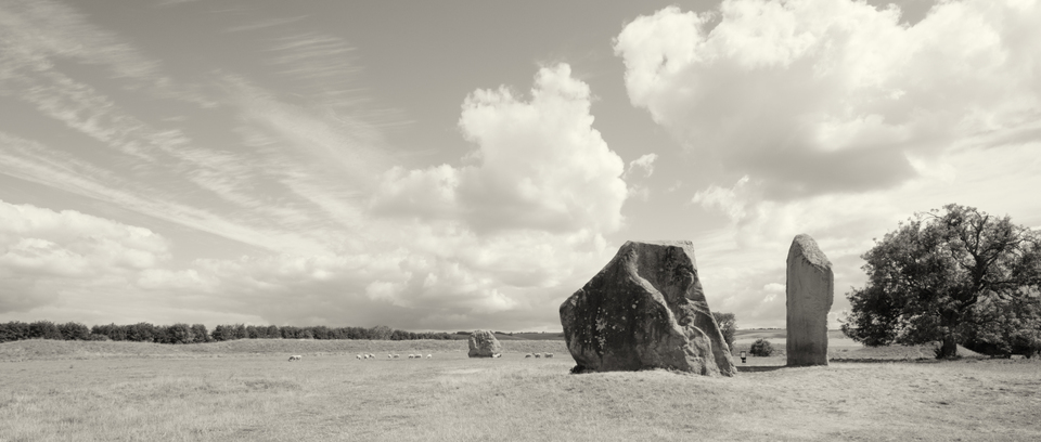 Stone Circle and Sheeps - ID 006469