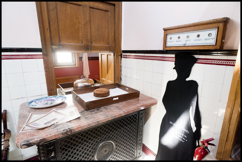 Manor Hatch - ID 006577