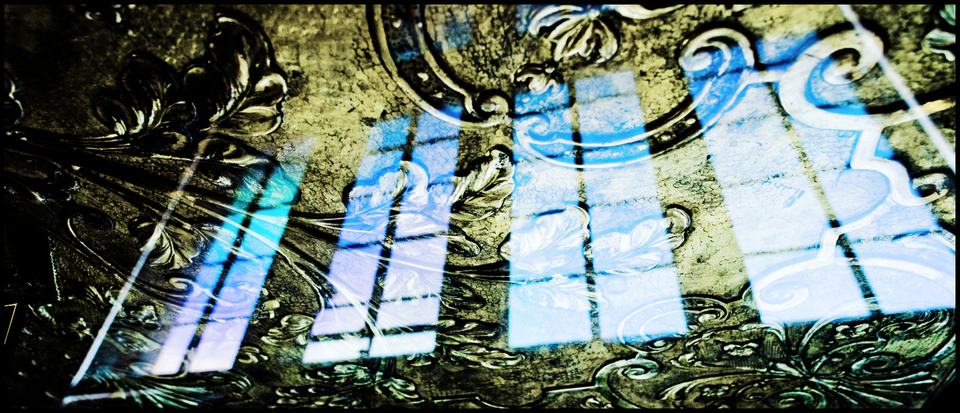 Manor Table Reflection II - ID 006606