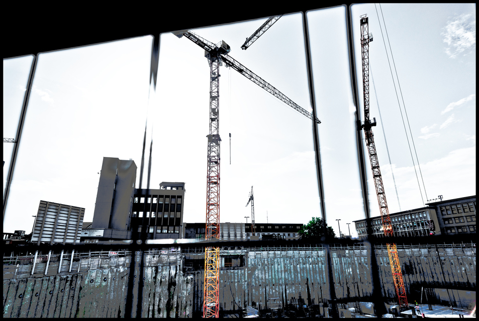 Gated Cranes I - ID 006667