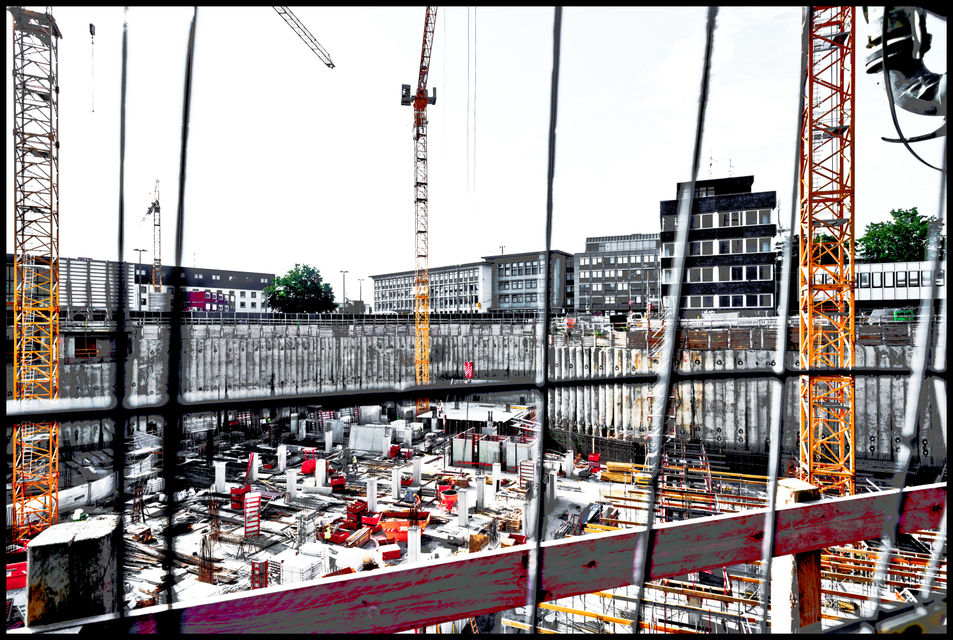 Gated Cranes II - ID 006668