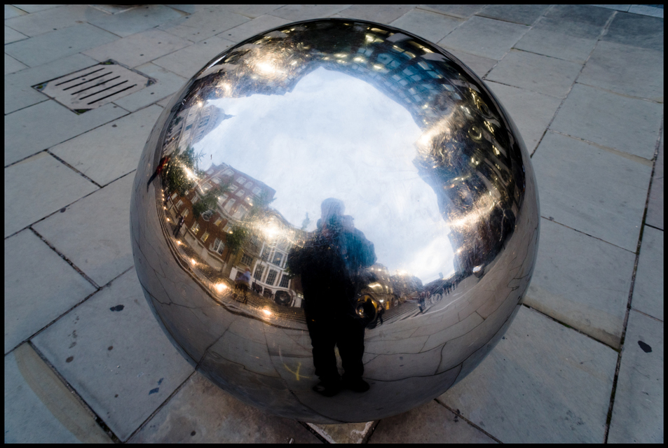 The World around a Ball - ID 006769