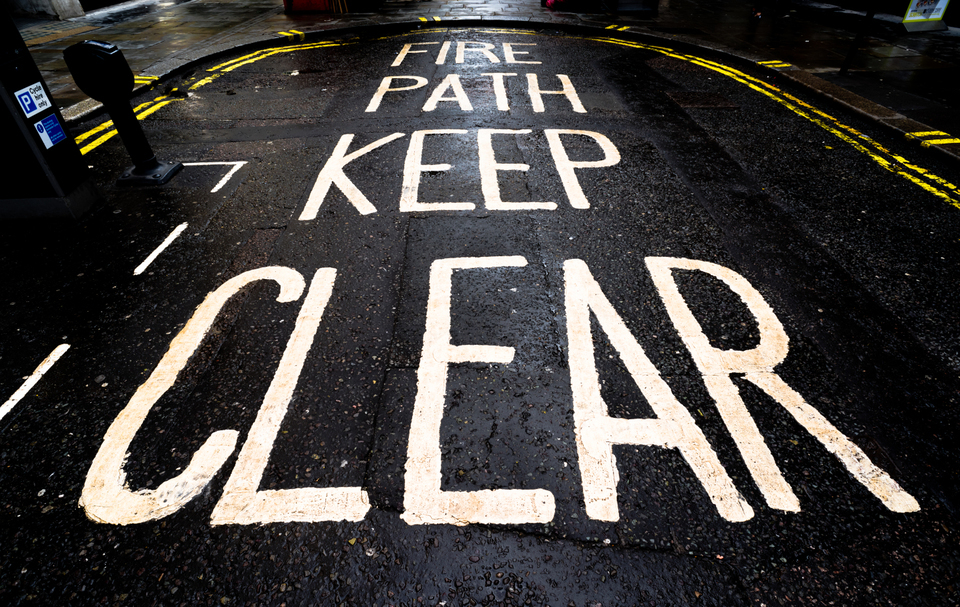 FIRE PATH KEEP CLEAR - ID 006911