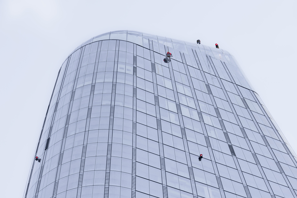 One Hanging - ID 006989