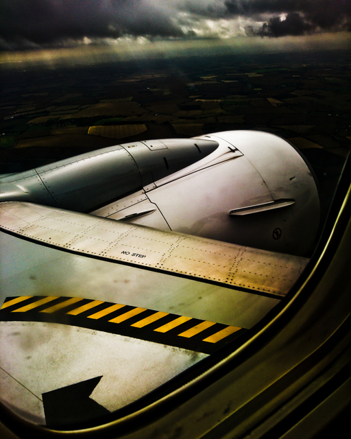 Below Clouds IV - ID 007182