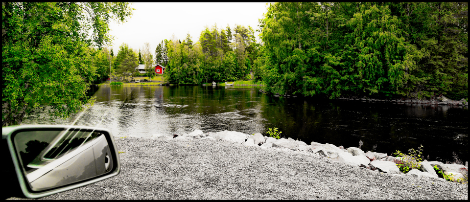 Red House at Lake - ID 007336
