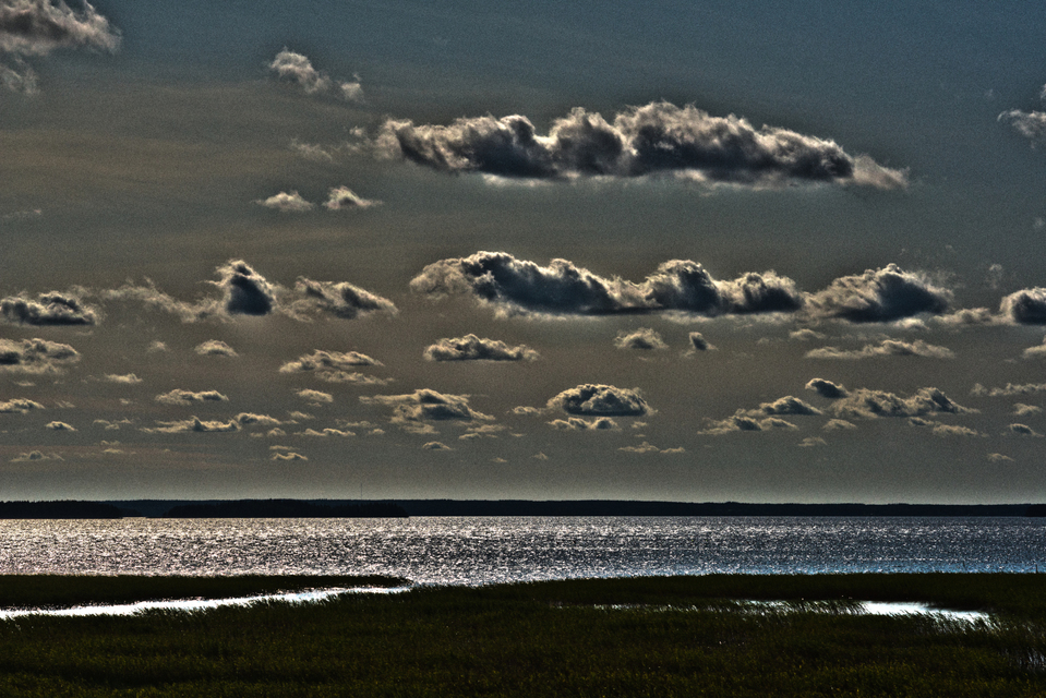Clouds over Lake - ID 007355