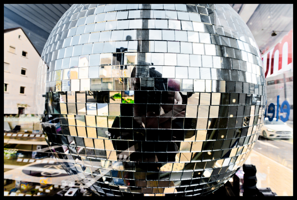 Ball Mirror - ID 007410