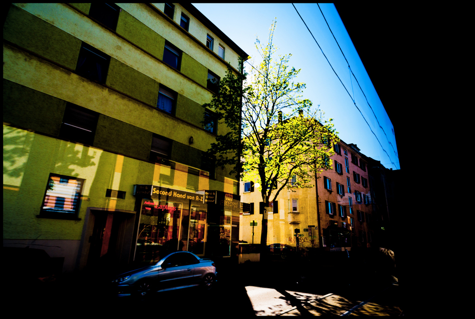 New Green in Front of Second Hand - ID 007488