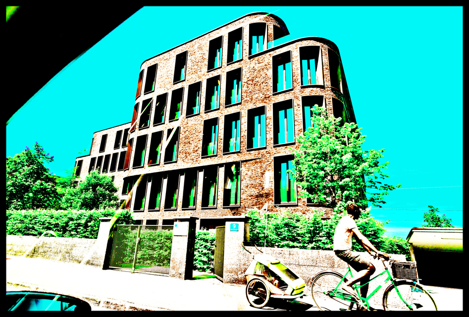 House at the Lake - ID 007580