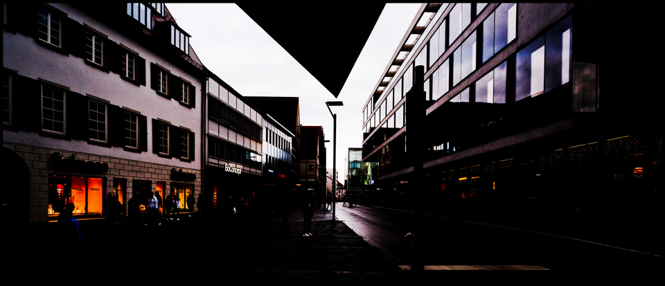 Under the Edge II - ID 008300