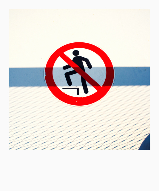 Do Not Climb - ID 008373