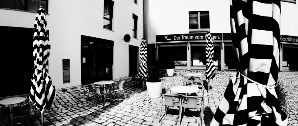 Black and White - ID 008658