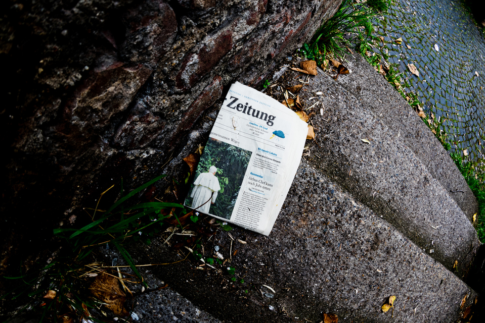 Pope on the Ground in the News - ID 008709