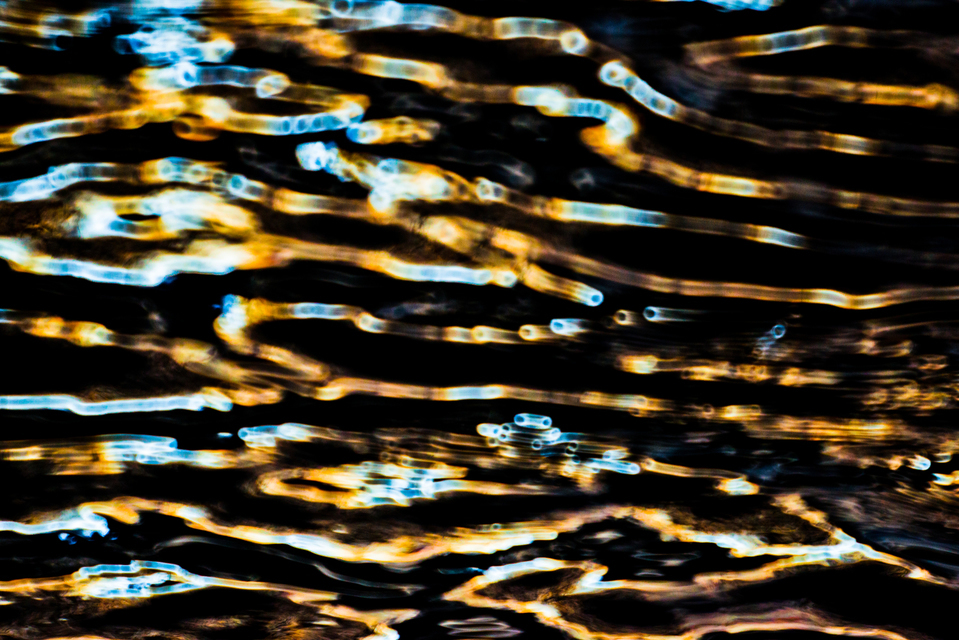 Water Waves IV - ID 008934