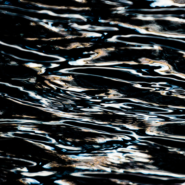 Water Waves IX - ID 008939