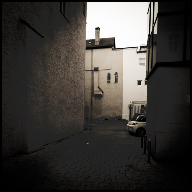 Ulm Backyard in Grey - ID 009188