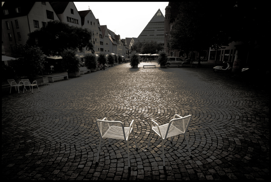 Ulm Museum Forecourt in Grey - ID 009189
