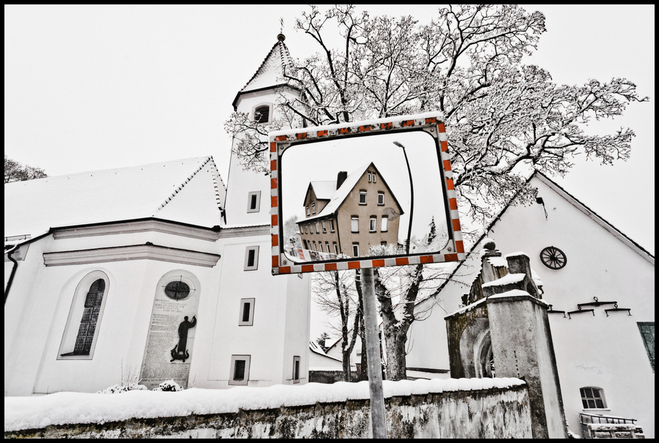 House in Mirror - ID 009394