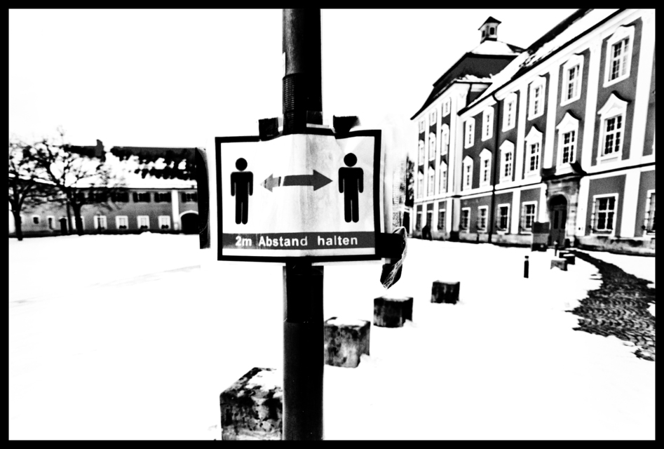 Distancing - ID 009449