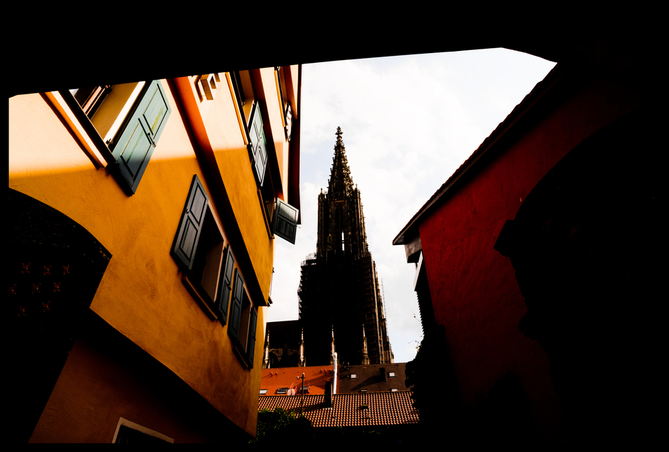 Minster through Gate - ID 009647