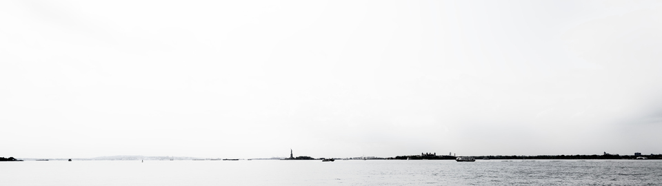 Lady in the Back I - ID 010324