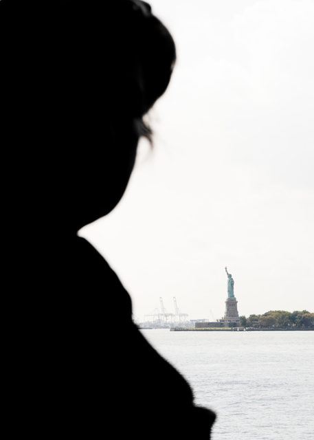 The Lady with the Light II - ID 010328