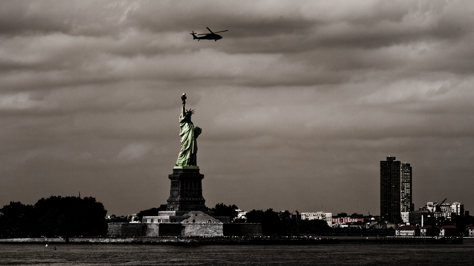 Helicopter over Miss Liberty I - ID 010342