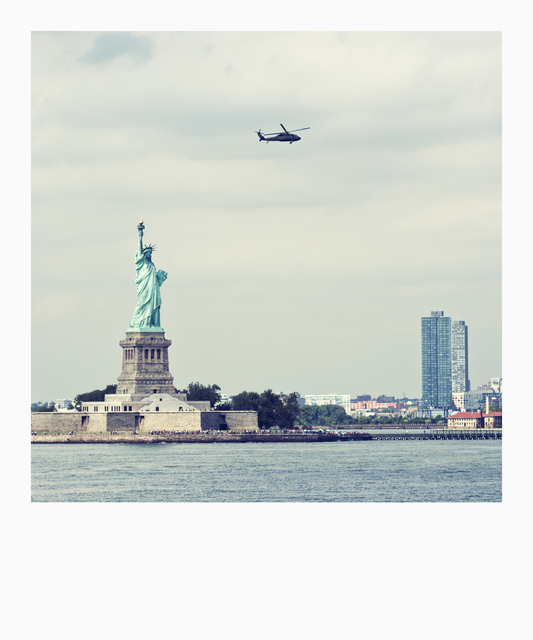 Helicopter over Miss Liberty II - ID 010343
