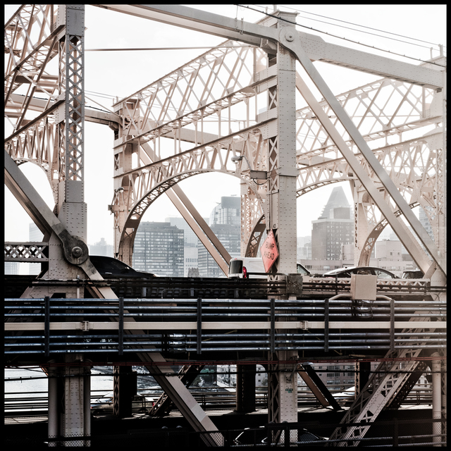 On the Roosevelt Island Tramway XII - ID 010628