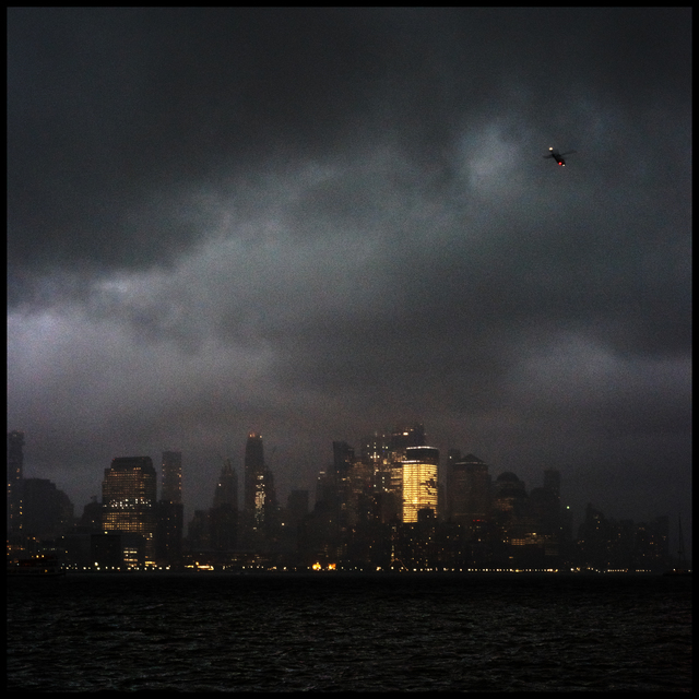 Manhatten in Rain XX - ID 010774
