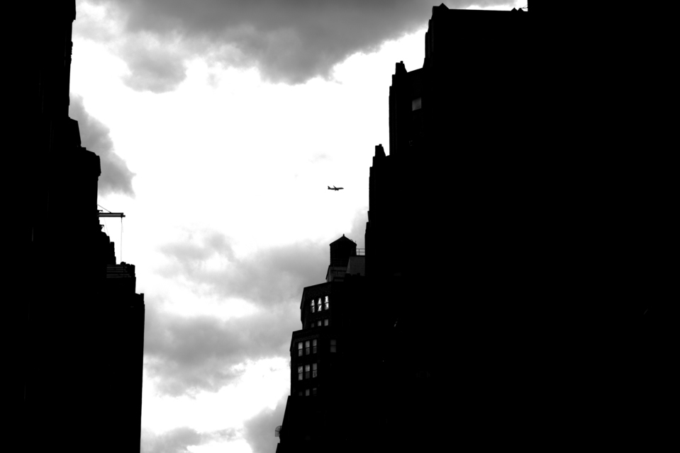 Plane over NY - ID 010879