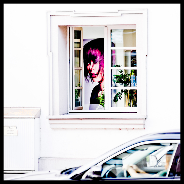 Looking Outside I - ID 010900