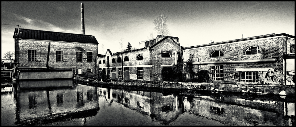 Brick Buildings - ID 010945