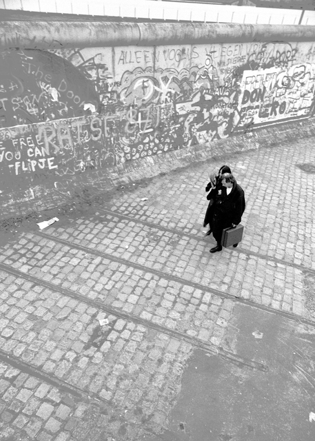 At the Wall III - ID 011061