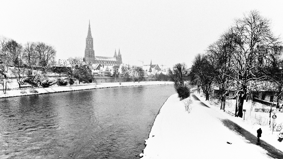 Danube Winter Walker II - ID 011082
