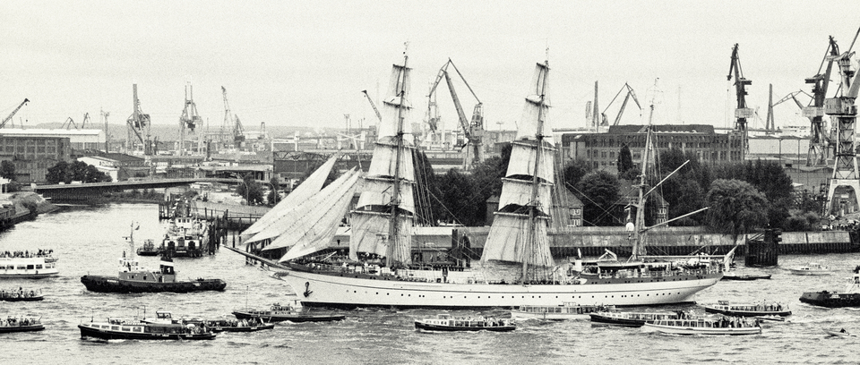 Hamburg Harbor - ID 011302