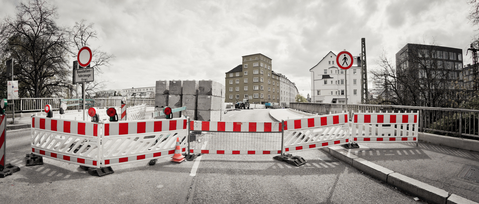 In front the Barrier - ID 011367