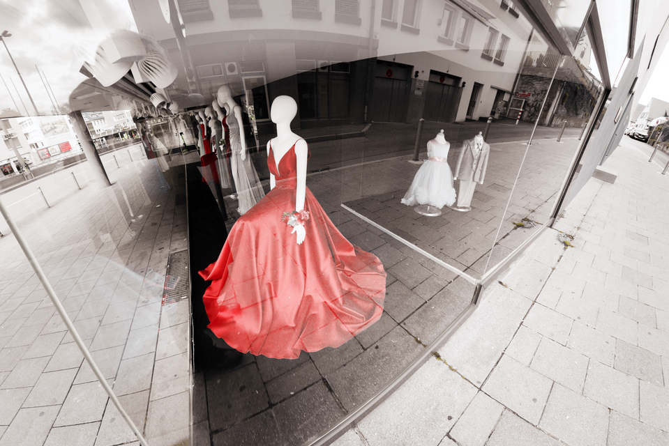 Red Dress - ID 011368