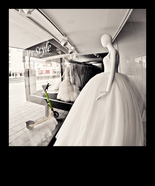 Princess and Scooter I - ID 011372