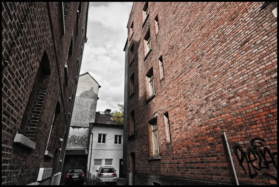 Backyard with Cars - ID 011391