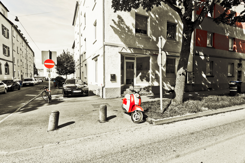 Vespa in Weststadt - ID 011437