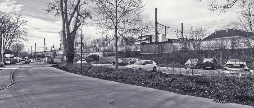 Behind the Tracks - ID 011457