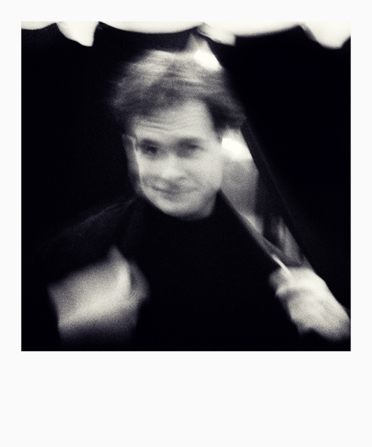 Blurred Smiling - ID 011509