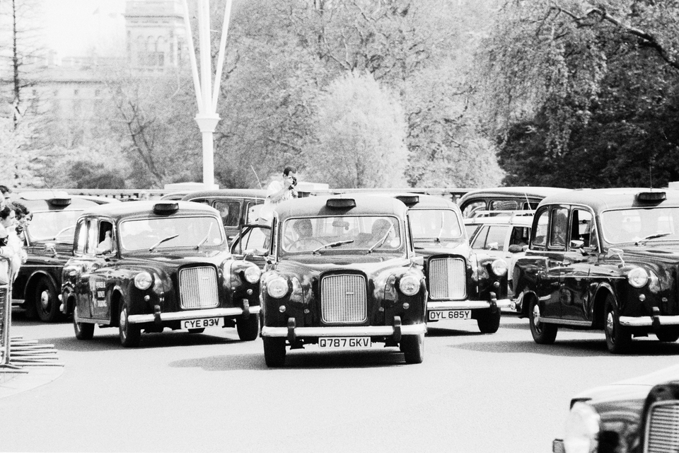 London Taxi Drive by Shooting - ID 011707
