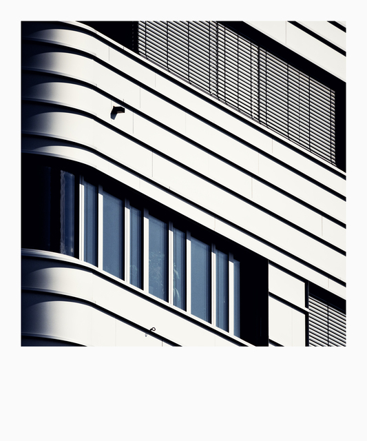 Round Edge Building - ID 011844