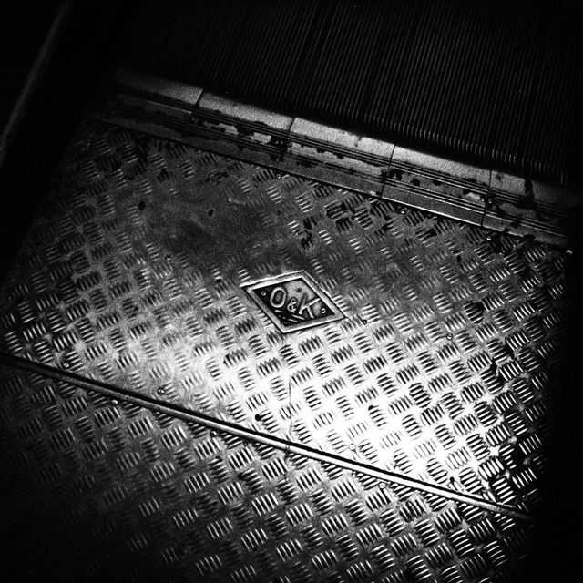 Escalator Ride III - ID 011899